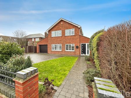 4 bedroom Detached house for sale in Newark Road, North Hykeham, LN6