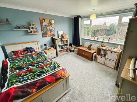 4 bedroom Detached house for sale in Newark Road, North Hykeham, LN6