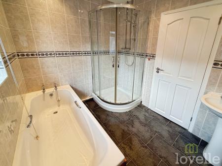 3 bedroom Bungalow for sale in Vauxhall Road, Bracebridge Heath, LN4