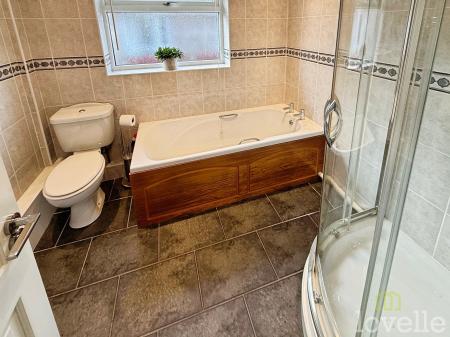 3 bedroom Bungalow for sale in Vauxhall Road, Bracebridge Heath, LN4