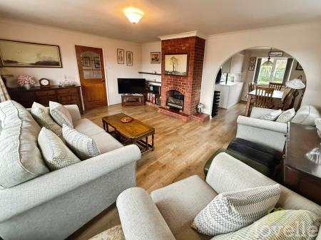 3 bedroom Bungalow for sale in Scarle Lane, Eagle, LN6