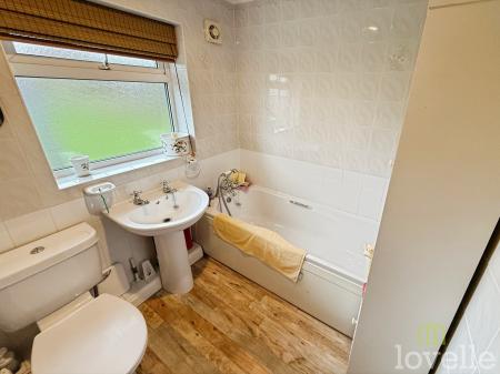 3 bedroom Bungalow for sale in Scarle Lane, Eagle, LN6