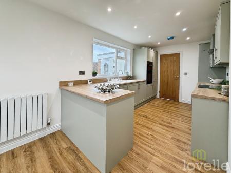 3 bedroom Detached bungalow for sale in Hollywell Road, Lincoln, LN5