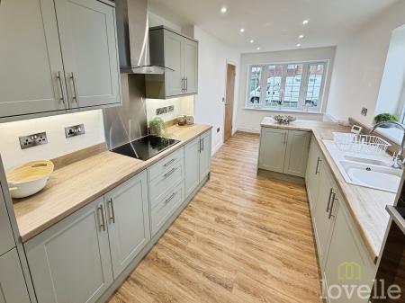 3 bedroom Detached bungalow for sale in Hollywell Road, Lincoln, LN5