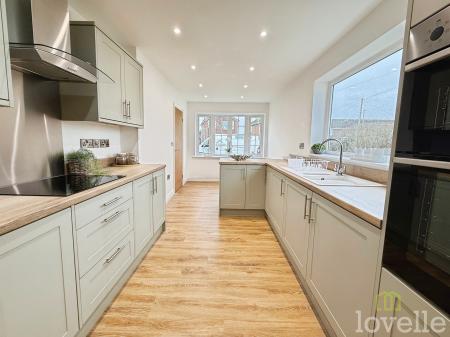 3 bedroom Detached bungalow for sale in Hollywell Road, Lincoln, LN5
