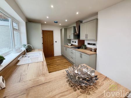 3 bedroom Detached bungalow for sale in Hollywell Road, Lincoln, LN5