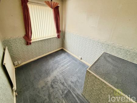 3 bedroom Semi-detached house for sale in Birchwood Avenue, Lincoln, LN6