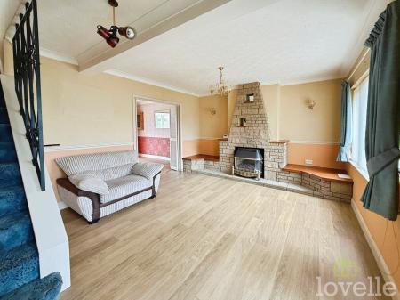 3 bedroom Semi-detached house for sale in Birchwood Avenue, Lincoln, LN6