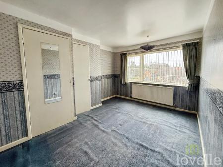 3 bedroom Semi-detached house for sale in Birchwood Avenue, Lincoln, LN6