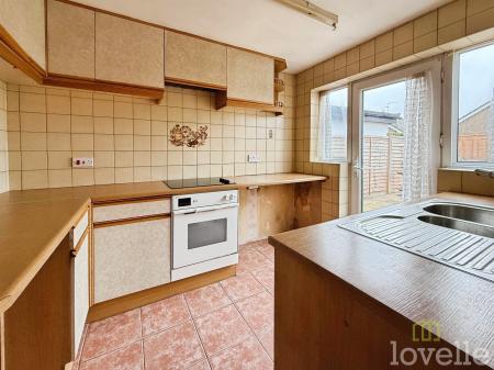 3 bedroom Semi-detached house for sale in Birchwood Avenue, Lincoln, LN6