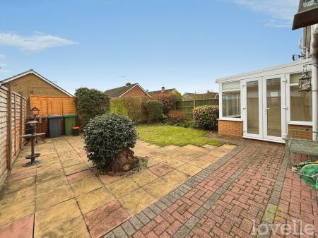 3 bedroom Semi-detached house for sale in Birchwood Avenue, Lincoln, LN6