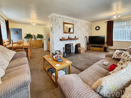 3 bedroom Detached bungalow for sale in Vauxhall Road, Bracebridge Heath, LN4