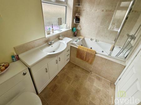 3 bedroom Detached bungalow for sale in Vauxhall Road, Bracebridge Heath, LN4