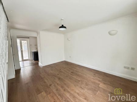 2 bedroom Semi-detached house to let in Woodvale Close, Lincoln, LN6