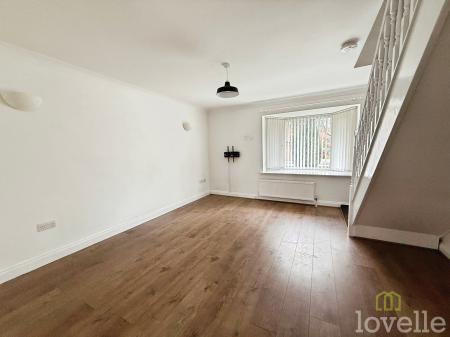 2 bedroom Semi-detached house to let in Woodvale Close, Lincoln, LN6