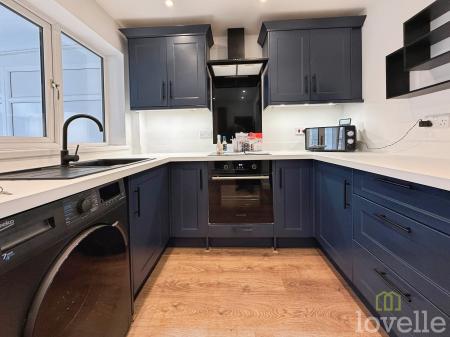 2 bedroom Semi-detached house to let in Woodvale Close, Lincoln, LN6