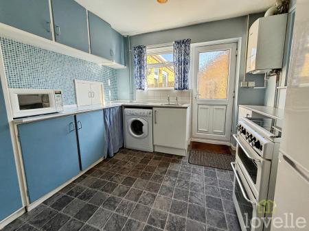 4 bedroom Semi-detached house for sale in Matlock Drive, North Hykeham, LN6