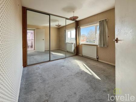 4 bedroom Semi-detached house for sale in Matlock Drive, North Hykeham, LN6