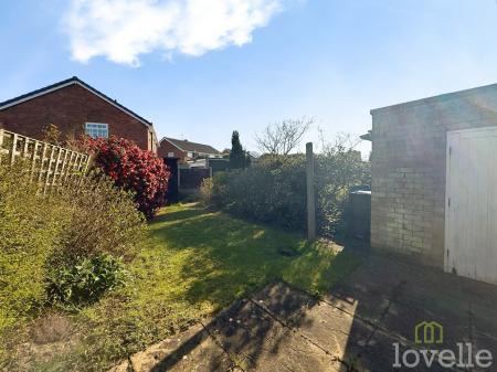 4 bedroom Semi-detached house for sale in Matlock Drive, North Hykeham, LN6