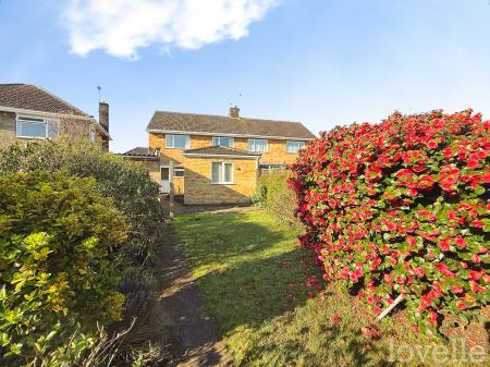 4 bedroom Semi-detached house for sale in Matlock Drive, North Hykeham, LN6