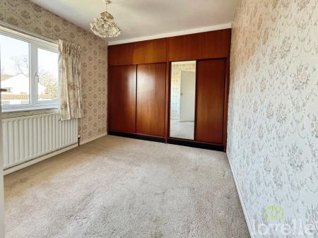 4 bedroom Semi-detached house for sale in Matlock Drive, North Hykeham, LN6