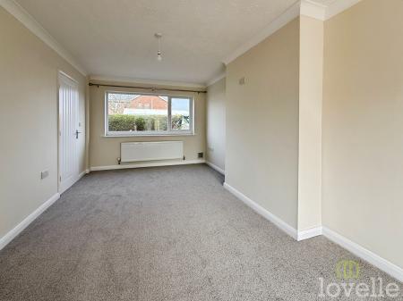 3 bedroom Semi-detached house to let in Foyle close, Lincoln, LN5