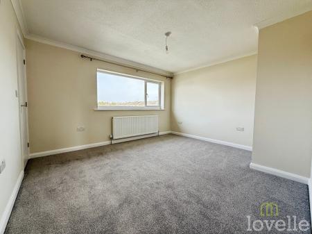 3 bedroom Semi-detached house to let in Foyle close, Lincoln, LN5