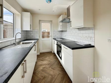 3 bedroom Semi-detached house to let in Foyle close, Lincoln, LN5