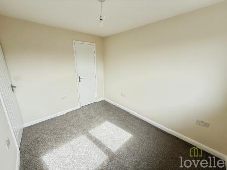 3 bedroom Semi-detached house to let in Foyle close, Lincoln, LN5