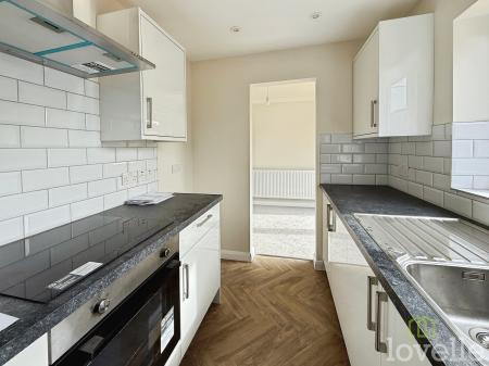 3 bedroom Semi-detached house to let in Foyle close, Lincoln, LN5