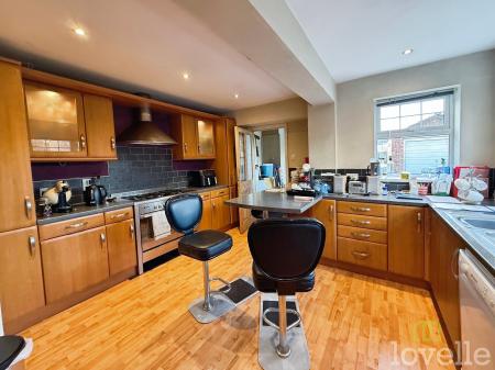 3 bedroom Semi-detached house for sale in Hykeham Road, Lincoln, LN6