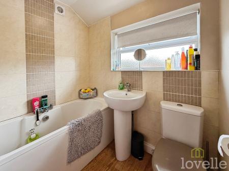 3 bedroom Semi-detached house for sale in Malton Road, North Hykeham, LN6