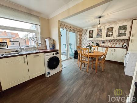 3 bedroom Semi-detached house for sale in Malton Road, North Hykeham, LN6