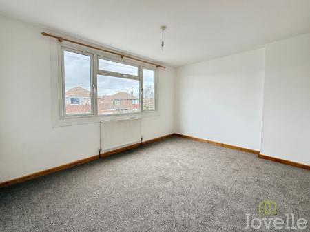 3 bedroom Semi-detached house to let in Chestnut Road, North Hykeham, LN6