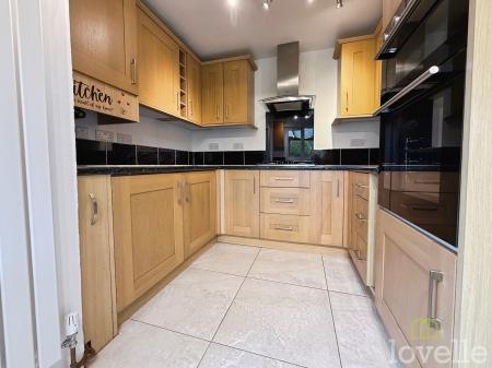 3 bedroom Semi-detached house to let in Chestnut Road, North Hykeham, LN6
