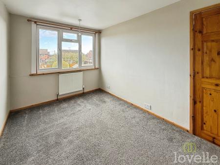 3 bedroom Semi-detached house to let in Chestnut Road, North Hykeham, LN6