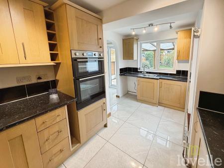 3 bedroom Semi-detached house to let in Chestnut Road, North Hykeham, LN6