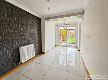3 bedroom Semi-detached house to let in Chestnut Road, North Hykeham, LN6