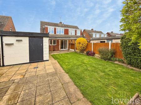3 bedroom Semi-detached house to let in Chestnut Road, North Hykeham, LN6
