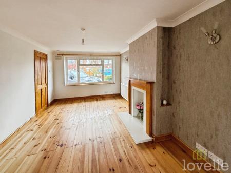 3 bedroom Semi-detached house to let in Chestnut Road, North Hykeham, LN6