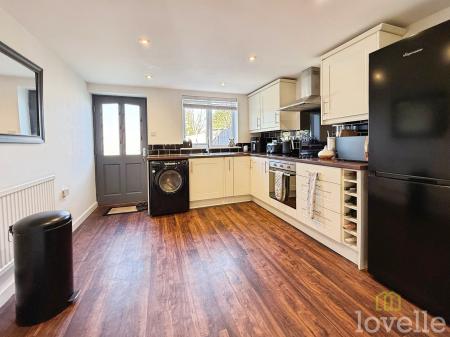 3 bedroom Semi-detached house for sale in Hathersage Avenue, North Hykeham, LN6