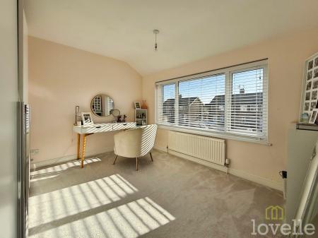 3 bedroom Semi-detached house for sale in Hathersage Avenue, North Hykeham, LN6