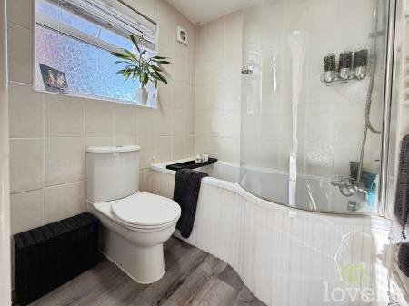 3 bedroom Semi-detached house for sale in Hathersage Avenue, North Hykeham, LN6