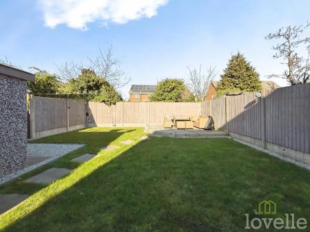 3 bedroom Semi-detached house for sale in Hathersage Avenue, North Hykeham, LN6