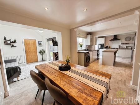 3 bedroom Detached house for sale in Newark Road, North Hykeham, LN6