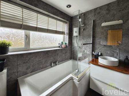 3 bedroom Detached house for sale in Newark Road, North Hykeham, LN6