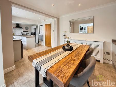 3 bedroom Detached house for sale in Newark Road, North Hykeham, LN6