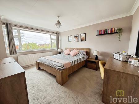 3 bedroom Detached house for sale in Newark Road, North Hykeham, LN6