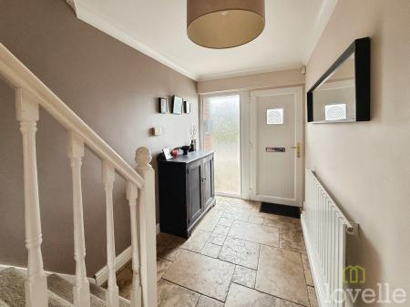 3 bedroom Detached house for sale in Newark Road, North Hykeham, LN6