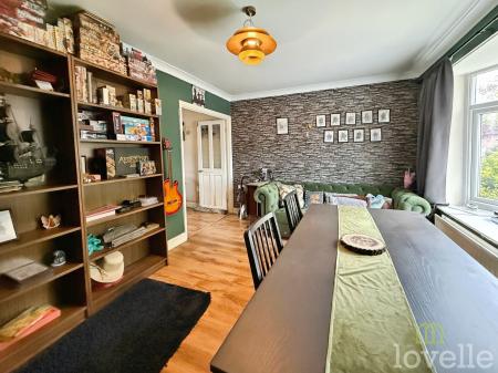 5 bedroom Semi-detached house for sale in De Wint Avenue, Lincoln, LN6